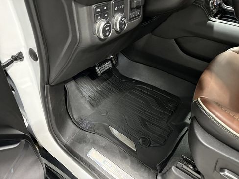 Used 2023 GMC Yukon XL Denali Ultimate AWD/4WD image 10