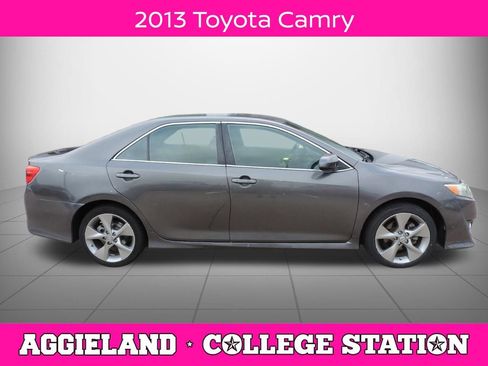 Used 2013 Toyota Camry SE FWD image 2