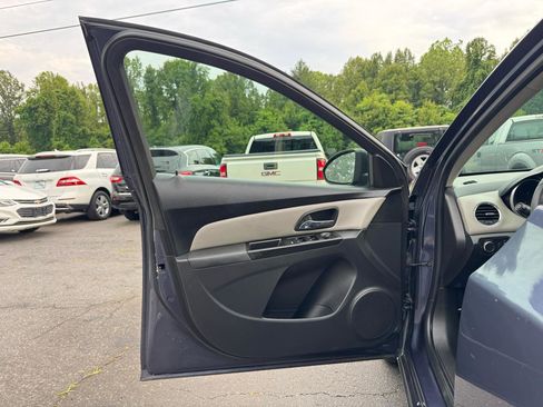 Used 2014 Chevrolet Cruze LS FWD image 9