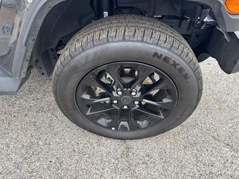 Used 2025 Jeep Wrangler Sahara image 12