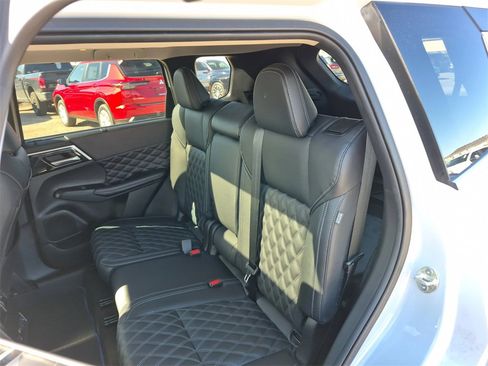 Used 2024 Mitsubishi Outlander 4WD Plug-In Hybrid image 61