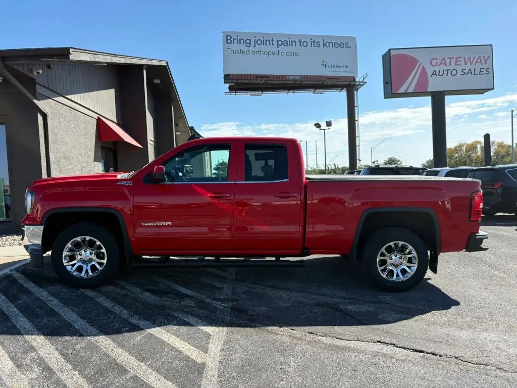 Used 2017 GMC Sierra 1500 SLE w/ SLE Value Package AWD/4WD image 2
