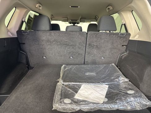 Used 2023 Nissan Rogue S image 22