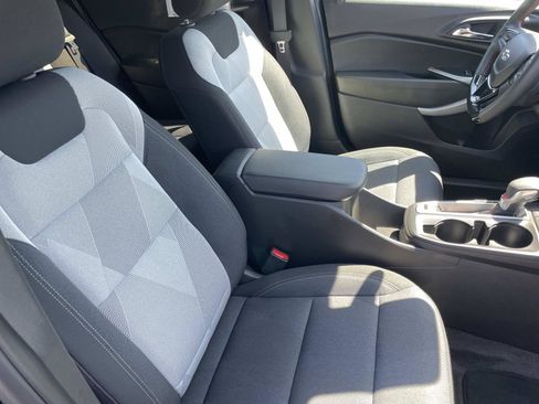 Used 2025 Chevrolet Trax RS w/ Driver Confidence Package FWD image 27