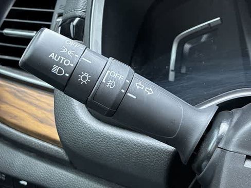 Used 2018 Honda CR-V Touring image 29