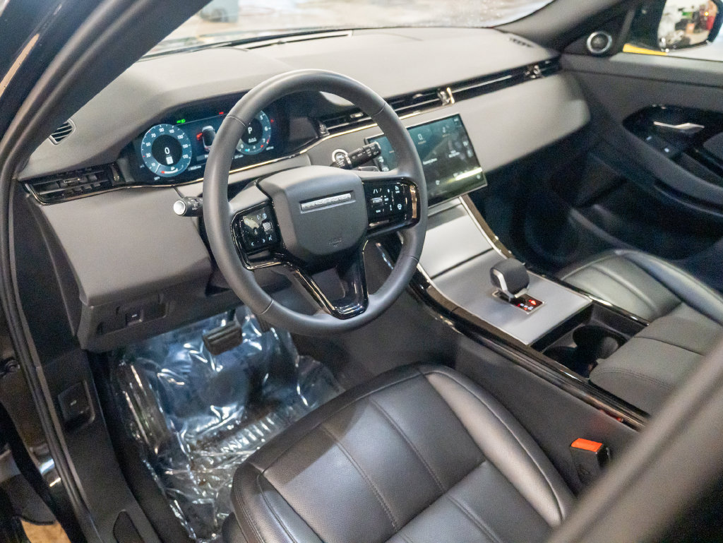 Used 2025 Land Rover Range Rover Evoque S AWD/4WD image 12
