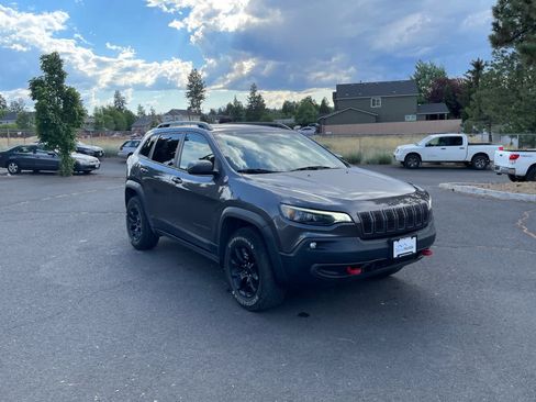Used 2019 Jeep Cherokee Trailhawk AWD/4WD image 7