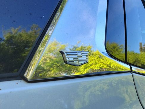 Used 2022 Cadillac Escalade Luxury image 16