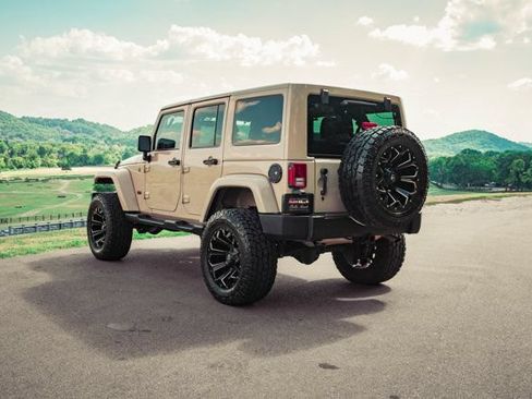 Used 2016 Jeep Wrangler Unlimited Rubicon w/ Connectivity Group AWD/4WD image 9