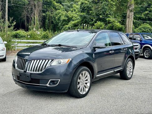 Used 2014 Lincoln MKX AWD w/ Equipment Group 102A image 3