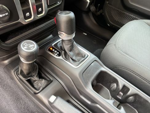 Used 2019 Jeep Wrangler Sport AWD/4WD image 25