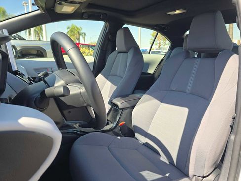 Certified 2025 Toyota Corolla SE w/ SE Premium Package FWD image 23