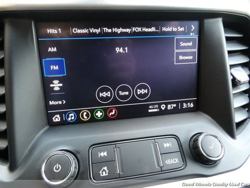 Used 2021 GMC Acadia SLE w/ Driver Convenience Package FWD image 17