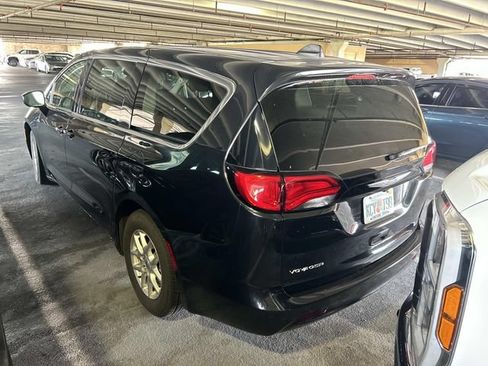 Used 2023 Chrysler Voyager LX FWD image 2