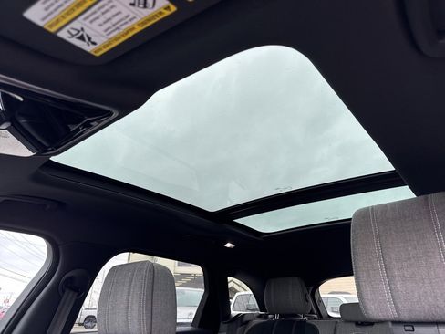 Used 2019 Land Rover Range Rover Velar R-Dynamic HSE image 36