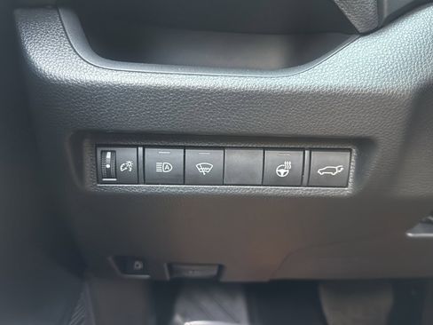 Used 2022 Toyota RAV4 SE w/ Weather & Moonroof Package image 28