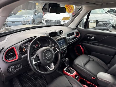 Used 2019 Jeep Renegade Trailhawk image 24