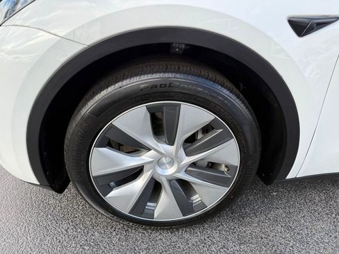 Used 2023 Tesla Model Y Long Range image 34