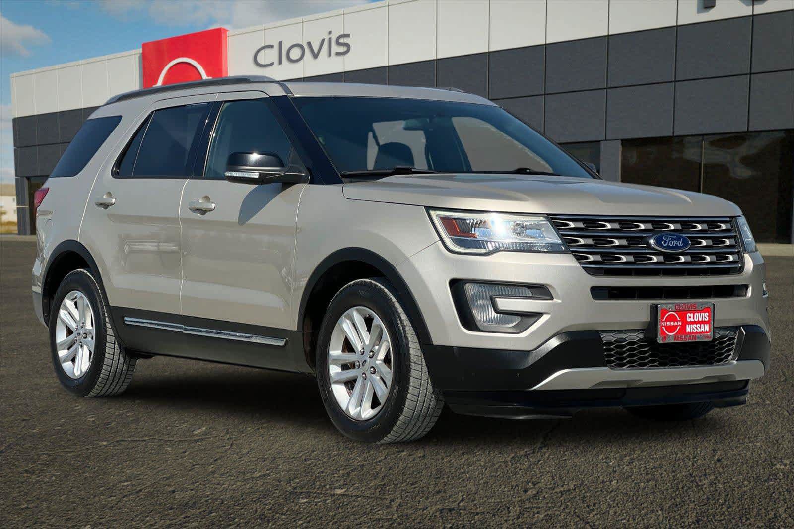 Used 2017 Ford Explorer XLT FWD image 9