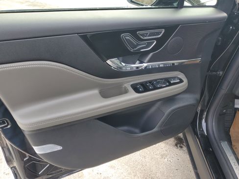 New 2026 Lincoln Corsair Premiere image 8