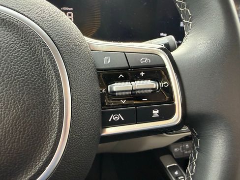 Used 2024 Kia Sorento S image 14