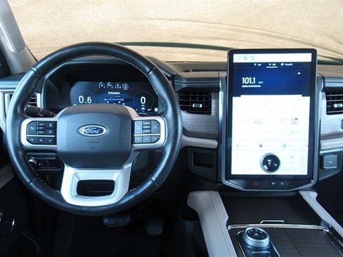 Used 2022 Ford Expedition Max Limited image 19