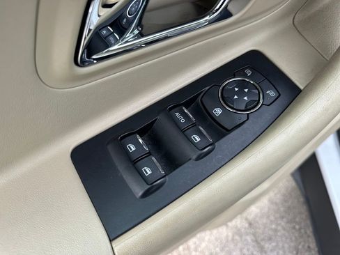 Used 2017 Ford Taurus SE image 12