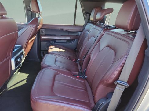 Used 2024 Ford Expedition Limited image 19
