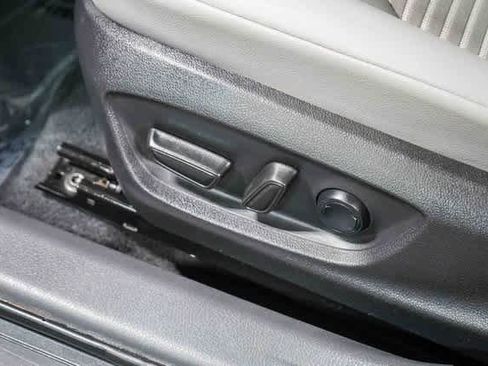 Certified 2022 Toyota Camry SE image 24