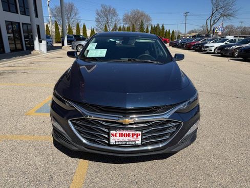 Used 2020 Chevrolet Malibu LT image 2