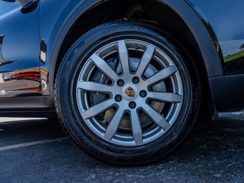 Used 2023 Porsche Cayenne AWD/4WD image 29