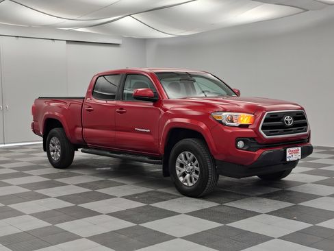 Used 2016 Toyota Tacoma SR5 image 1