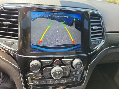 Used 2022 Jeep Grand Cherokee Limited w/ Trailer Tow Group IV image 32