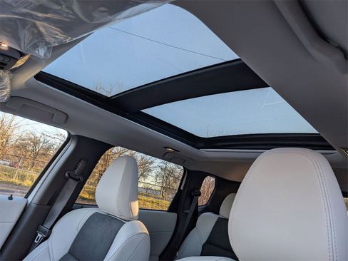 New 2025 Mitsubishi Outlander SE image 13