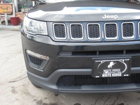 Used 2017 Jeep Compass Sport w/ Cold Weather Group AWD/4WD image 3