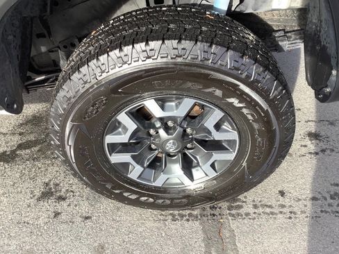 Used 2022 Toyota Tacoma TRD Off-Road image 21