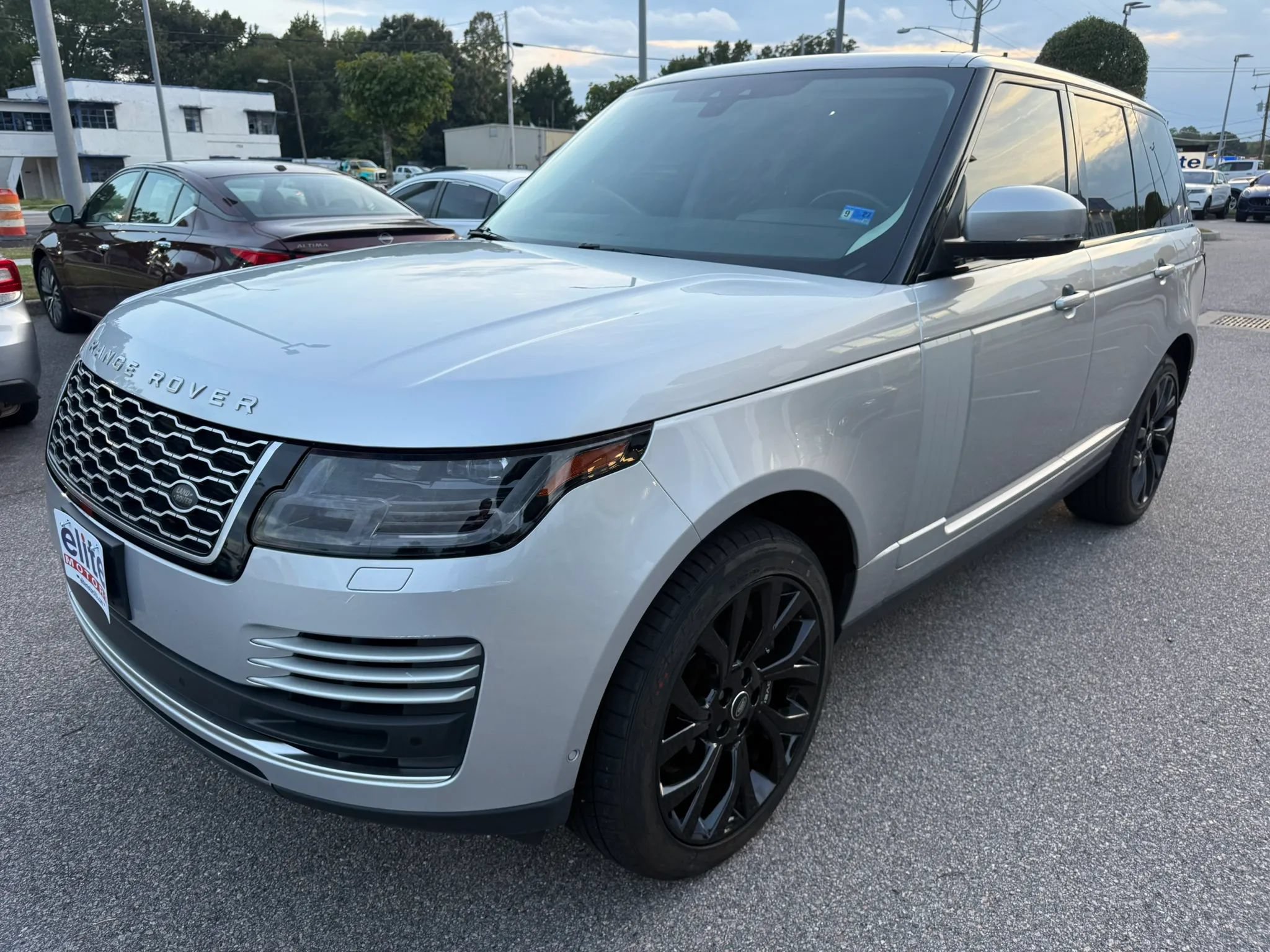 Used 2020 Land Rover Range Rover HSE AWD/4WD image 3
