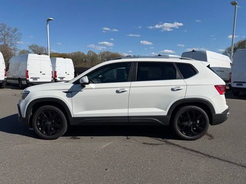 Used 2023 Volkswagen Taos SE w/ Black Wheel Package AWD/4WD image 4