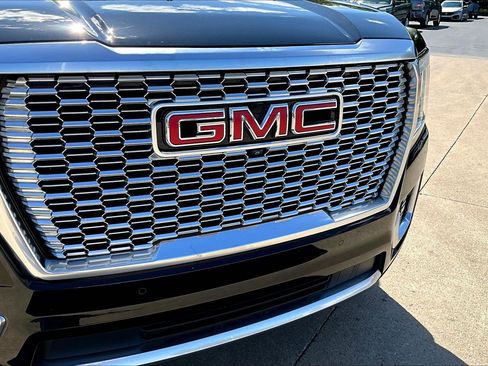 Used 2021 GMC Yukon Denali w/ Denali Premium Package AWD/4WD image 34