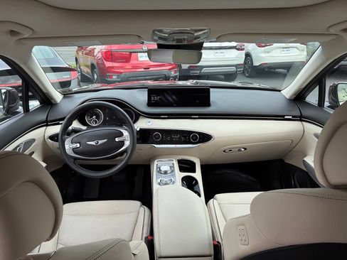 Used 2022 Genesis GV70 2.5T w/ Advanced Package AWD/4WD image 15