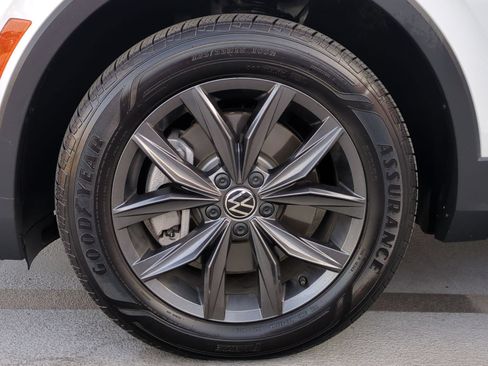 Used 2023 Volkswagen Tiguan SE FWD image 25