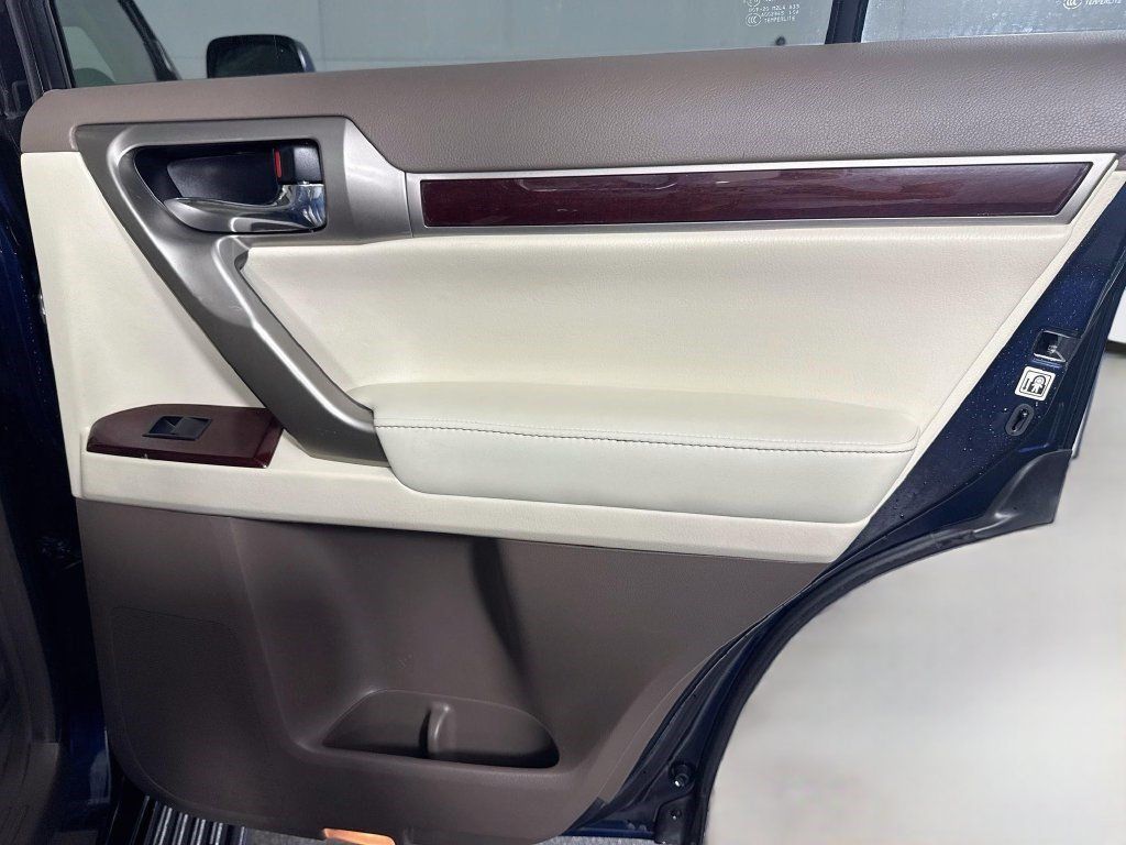 Used 2019 Lexus GX 460 Premium w/ Premium Package AWD/4WD image 27