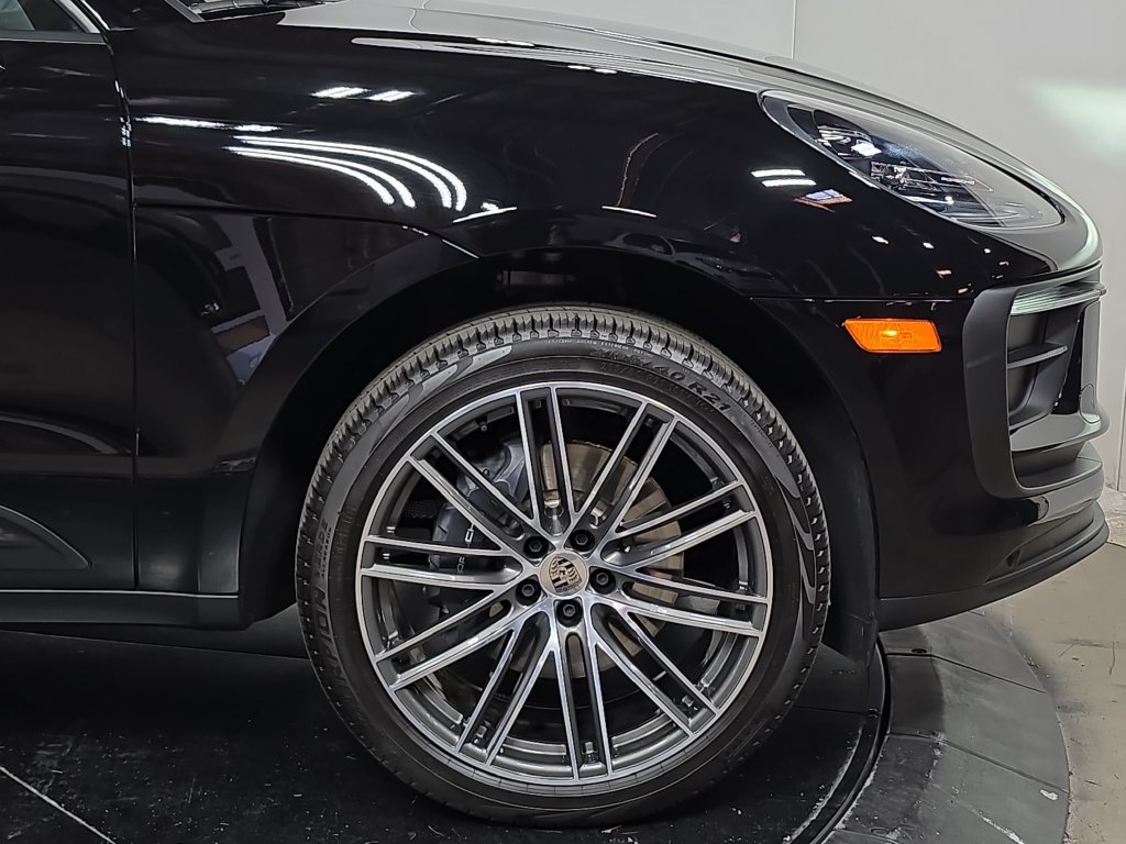 Certified 2026 Porsche Macan AWD/4WD image 11