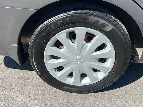 Used 2016 Nissan Versa SV FWD image 32