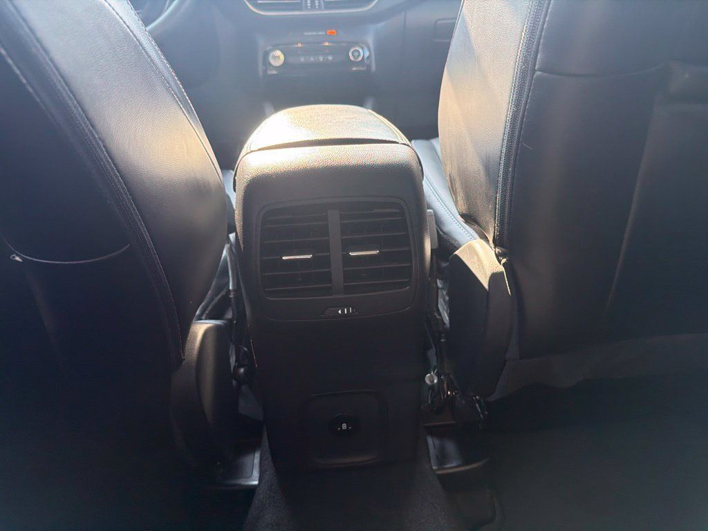 Used 2025 Ford Escape Platinum AWD/4WD image 17