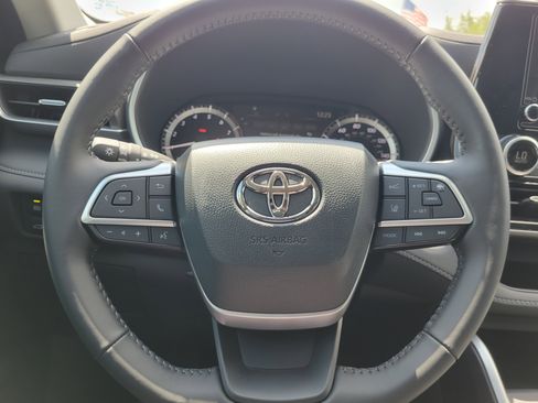 Used 2026 Toyota Highlander XLE image 23