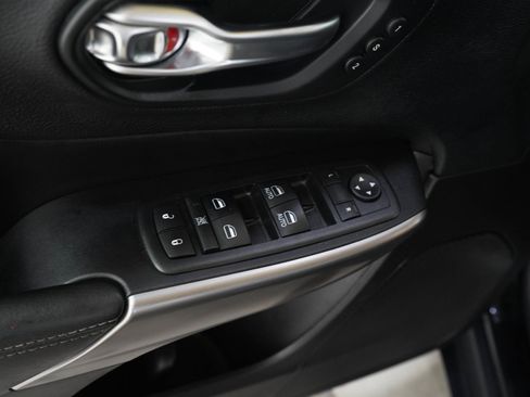 Used 2019 Jeep Cherokee Limited w/ Technology Group AWD/4WD image 20