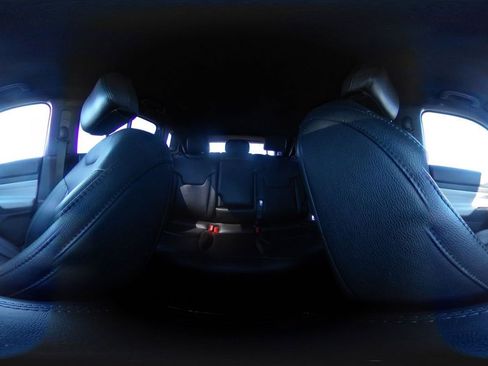 Used 2025 Jeep Compass Limited image 43