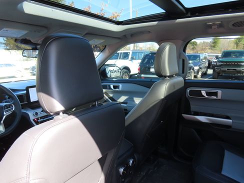 Used 2024 Ford Explorer XLT w/ Equipment Group 202A image 27