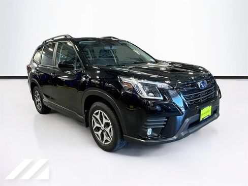 Used 2024 Subaru Forester Premium AWD/4WD image 3